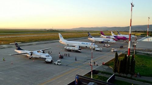 Aeroportul Iaşi se aşteaptă ca anul acesta să aibă un trafic de 2,6 milioane de pasageri / Creşterea va fi mai lentă decât anul trecut din cauza reviziilor avioanelor din flota Wizz Air