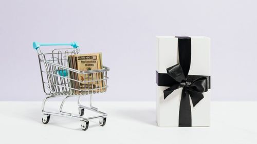 Într-un an marcat de inflație, "cumpără acum, plătește mai târziu" este la modă de sărbători printre americani / Numărul împrumuturilor de tip "cumpără acum, plătește mai târziu" a crescut de peste zece ori în timpul pandemiei  