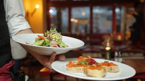 Federaţia Patronatelor din Industria Ospitalităţii din România (FPIOR): Este inadmisibil să se solicite mediului privat - angajaţi şi angajatori - să suporte deficitul creat de stat / Soluţii reale pentru deficitul bugetar există