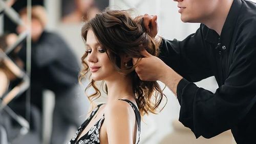 ANAF a realizat un ghid pentru plata taxelor de către persoanele care obțin venituri din activități de înfrumusețare