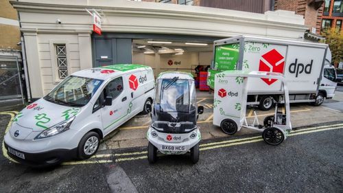 Marea Britanie: O firmă de curierat a dezactivat chatbotul bazat pe inteligență artificială după ce a înjurat în discuția cu un client și a numit compania "cel mai prost serviciu de livrare"