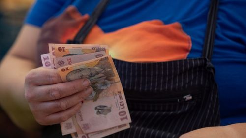 BREAKING Rata anuală a inflației a scăzut la 15,3%, în octombrie, însă ritmul lunar de creștere a prețurilor rămâne constant. Cele mai mari scumpiri: zahăr (62%), ulei (43%), gaze (40%)