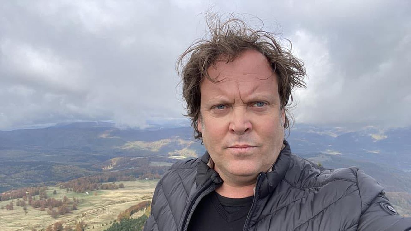 Ministrul Economiei, după întâlnirea cu Charlie Ottley: Am aflat ceva ce m-a surprins. După ce a devenit cetăţean de onoare al Braşovului acum 5 ani, Charlie a depus şi pentru cetăţenia română. Dosarul încă se plimbă prin hăţişul birocratic