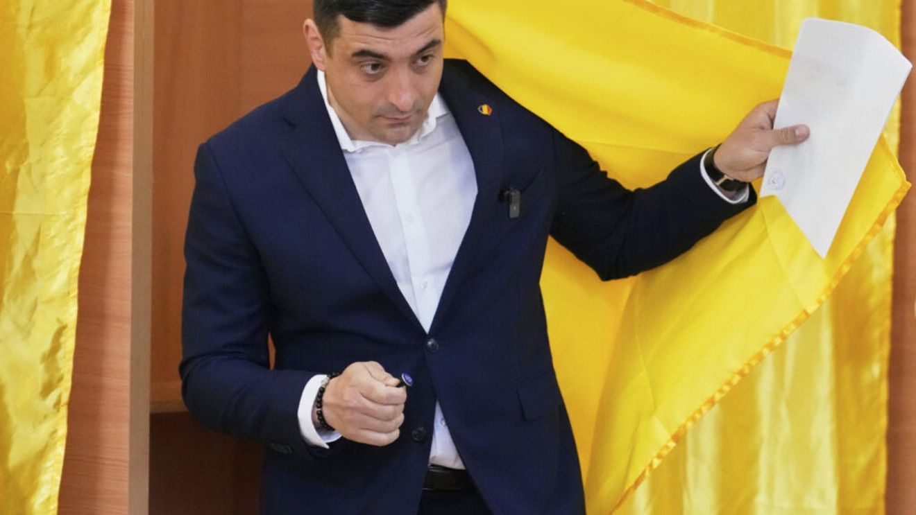 Cine este George Simion, liderul partidului de extremă-dreapta AUR, calificat de pe primul loc în turul 2 al prezidențialelor 2025