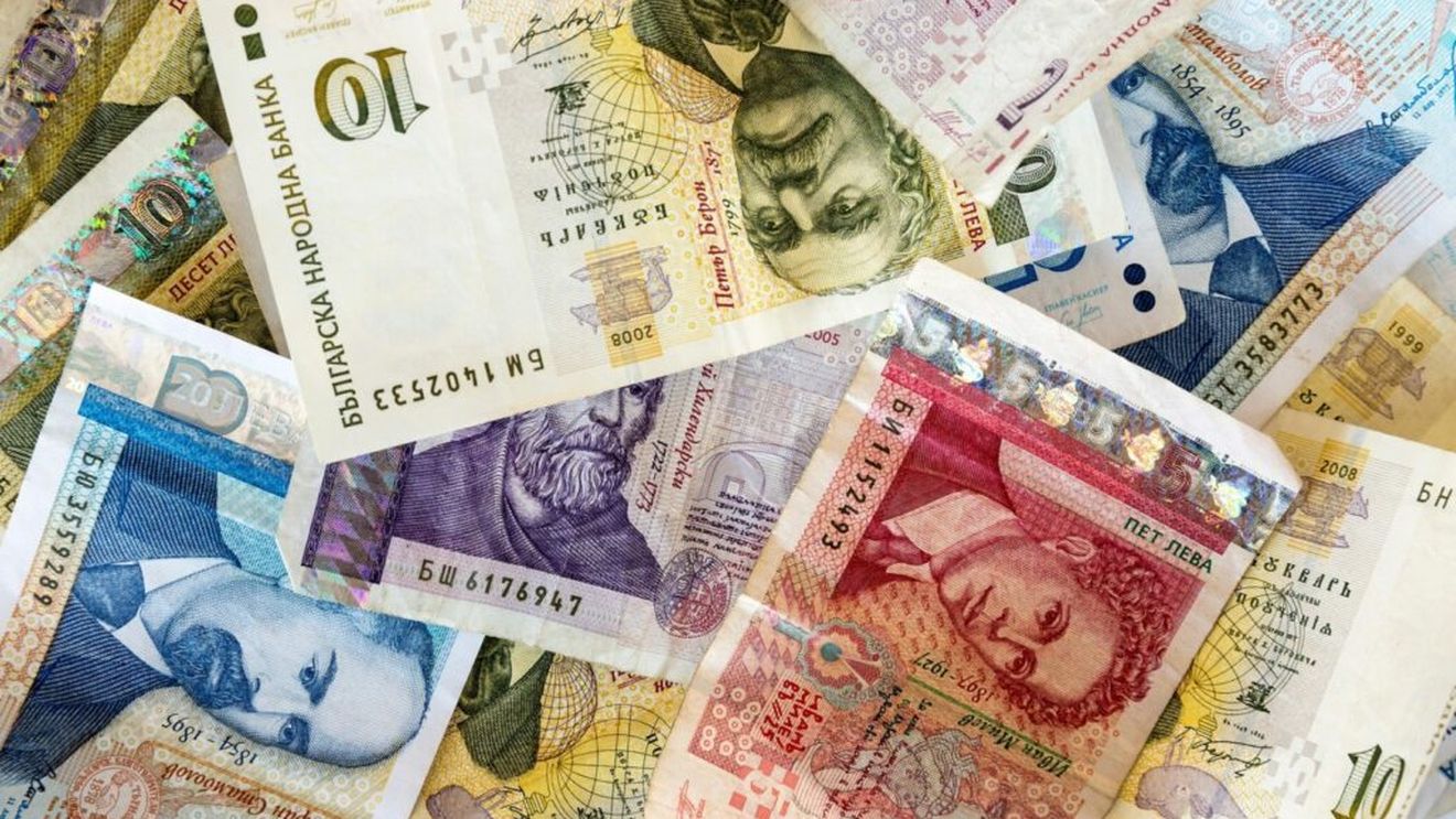 Mii de bulgari, sprijiniți de partidul de extremă dreapta Renașterea, au protestat față de adoptarea monedei euro / Au strigat sloganuri precum: „Protejăm leva bulgărească” și „Viitorul aparține statelor suverane”