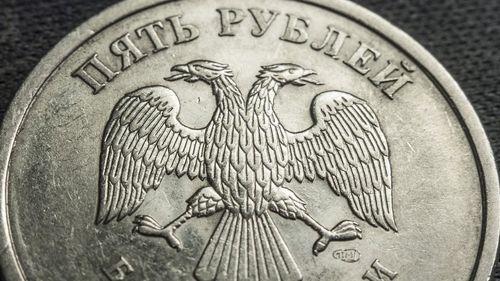 UE lovește trei bănci rusești în pachetul de sancțiuni