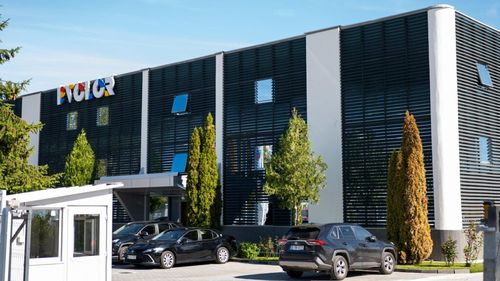 Producătorul de lacuri și vopseluri Evolor, deținut de holdingul ROCA Industry, inaugurează o nouă fabrică pe platforma industrială Oltchim, după o investiție de 3 milioane de euro